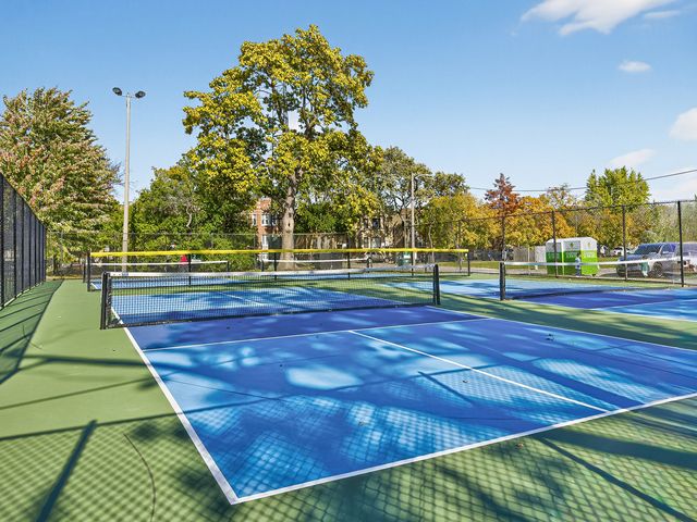 5213 W Warner Avenue, Chicago, IL 60641