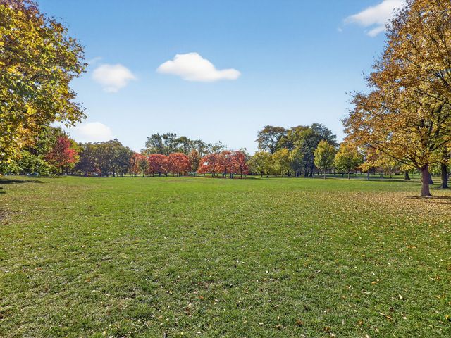 5213 W Warner Avenue, Chicago, IL 60641