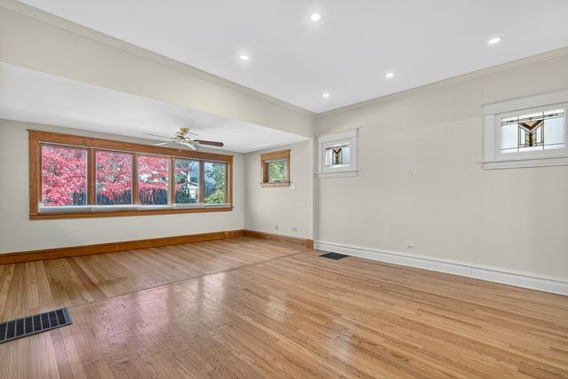 5213 W Warner Avenue, Chicago, IL 60641