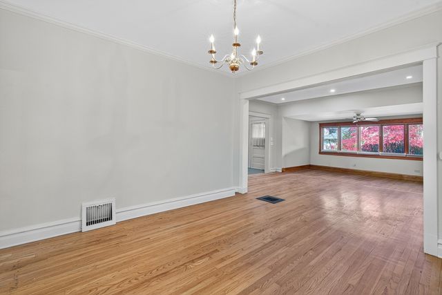 5213 W Warner Avenue, Chicago, IL 60641