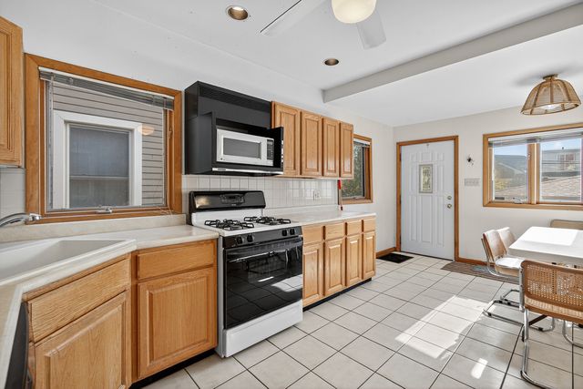 5213 W Warner Avenue, Chicago, IL 60641