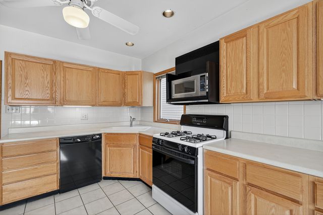 5213 W Warner Avenue, Chicago, IL 60641