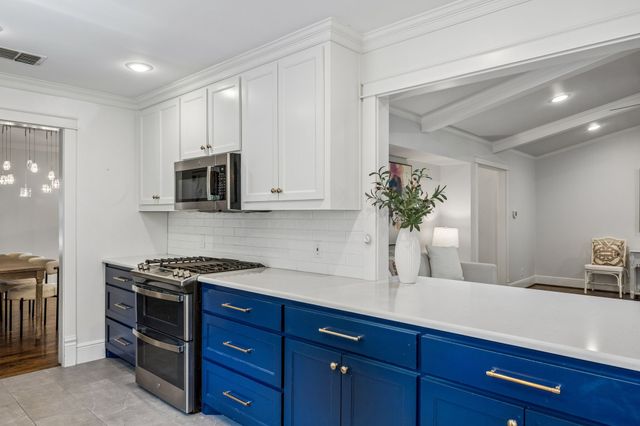 9946 Vistadale Drive, Dallas, TX 75238