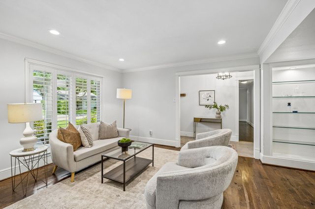 9946 Vistadale Drive, Dallas, TX 75238