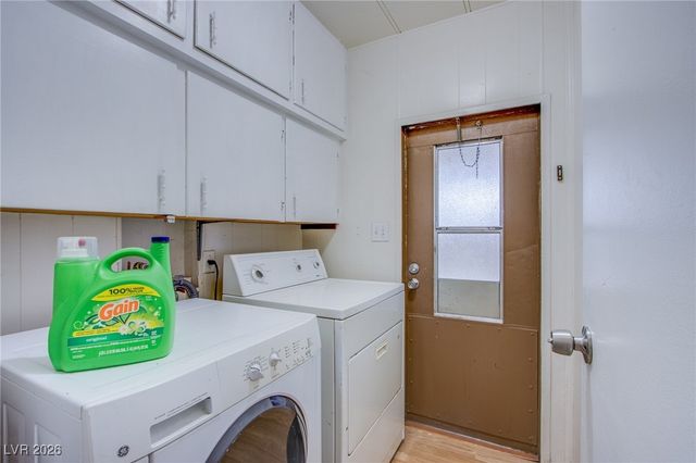 360 Sir Richard East Drive, Las Vegas, NV 89110