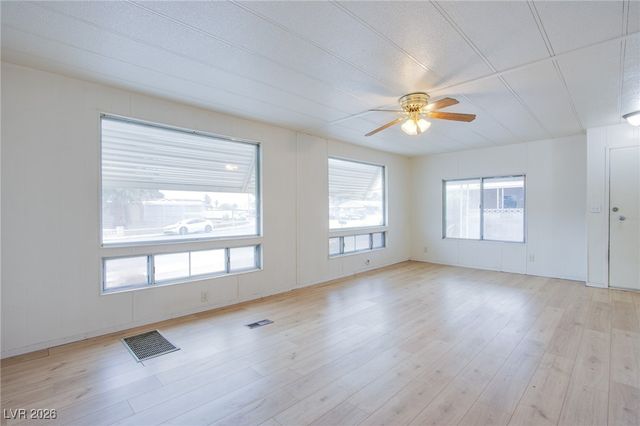 360 Sir Richard East Drive, Las Vegas, NV 89110