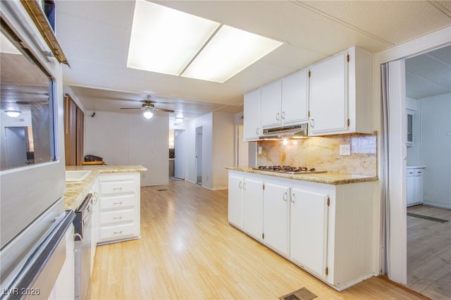 360 Sir Richard East Drive, Las Vegas, NV 89110