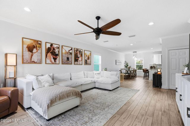 209 7TH Avenue S, Jacksonville Beach, FL 32250