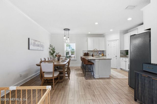 209 7TH Avenue S, Jacksonville Beach, FL 32250