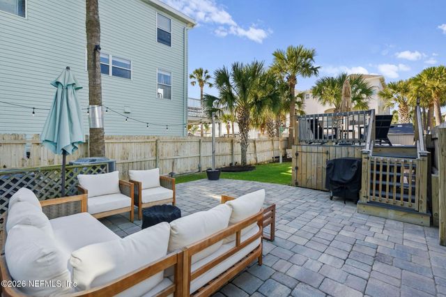 209 7TH Avenue S, Jacksonville Beach, FL 32250