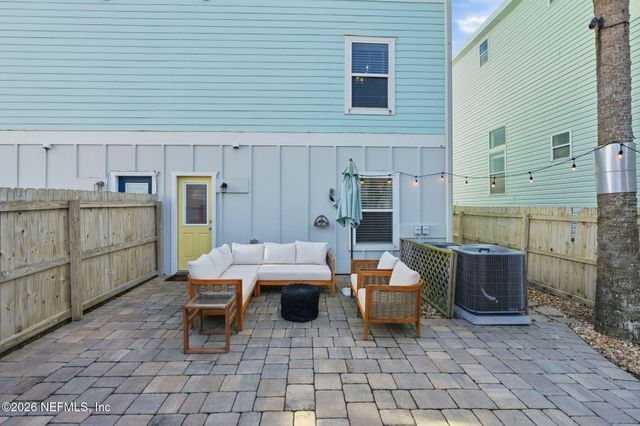 209 7TH Avenue S, Jacksonville Beach, FL 32250