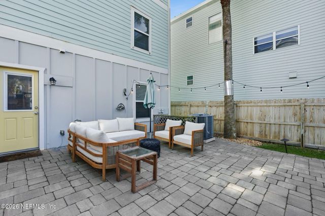 209 7TH Avenue S, Jacksonville Beach, FL 32250