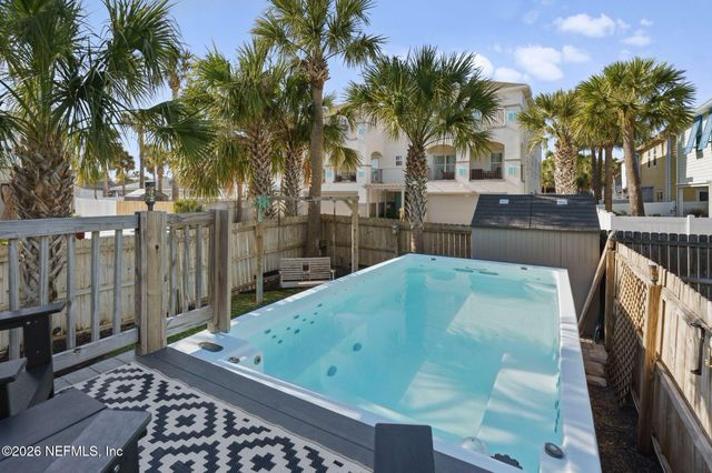 209 7TH Avenue S, Jacksonville Beach, FL 32250