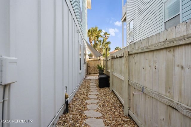 209 7TH Avenue S, Jacksonville Beach, FL 32250