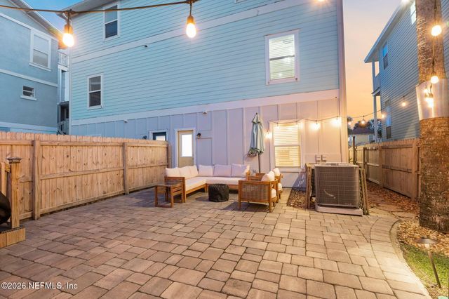 209 7TH Avenue S, Jacksonville Beach, FL 32250