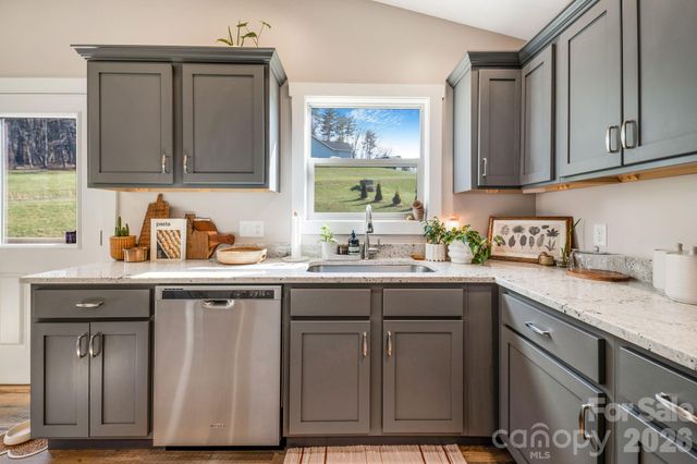 38 Sunrise Drive, Mars Hill, NC 28754