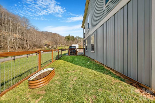 38 Sunrise Drive, Mars Hill, NC 28754