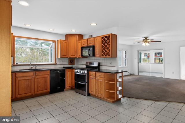 6 KINGS GRANT RD, Hockessin, DE 19707