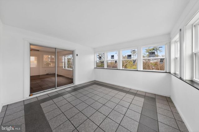 6 KINGS GRANT RD, Hockessin, DE 19707