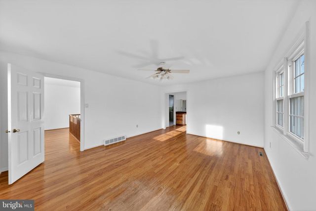 6 KINGS GRANT RD, Hockessin, DE 19707