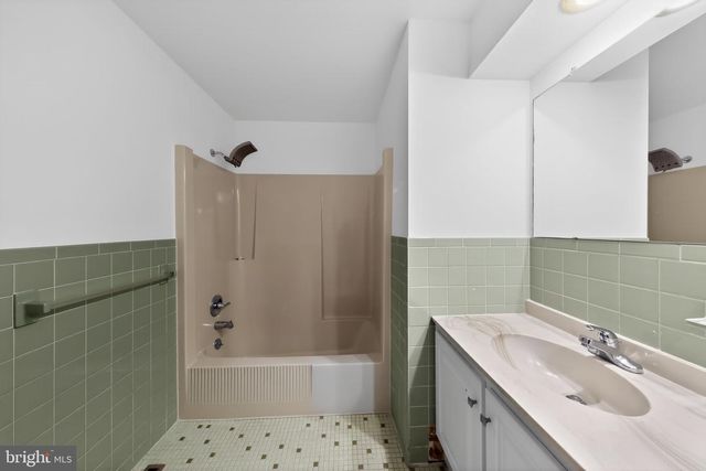 6 KINGS GRANT RD, Hockessin, DE 19707