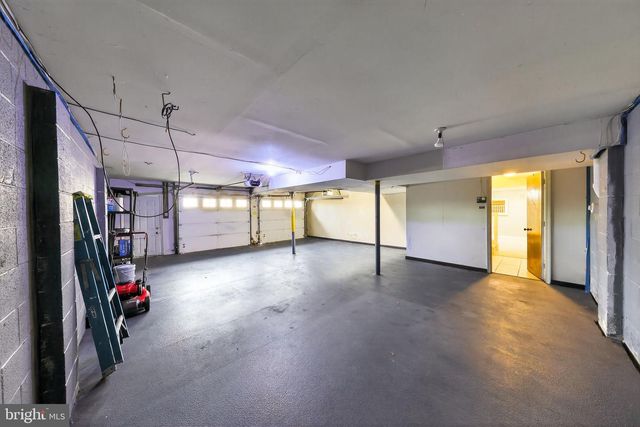 6 KINGS GRANT RD, Hockessin, DE 19707