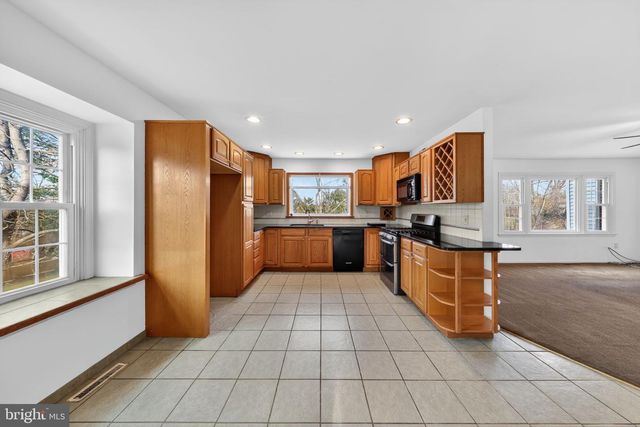 6 KINGS GRANT RD, Hockessin, DE 19707