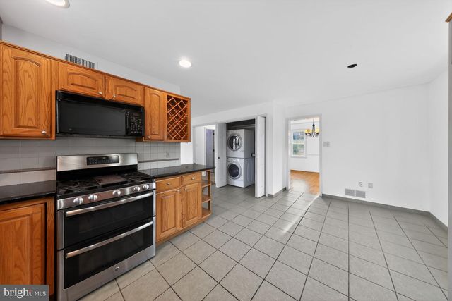 6 KINGS GRANT RD, Hockessin, DE 19707