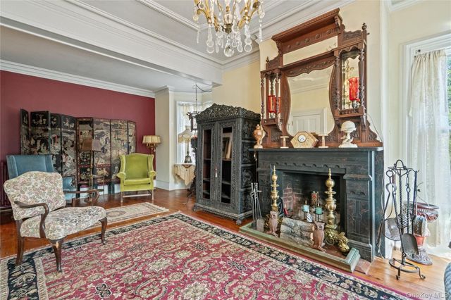 449 Montauk Highway, East Moriches, NY 11940