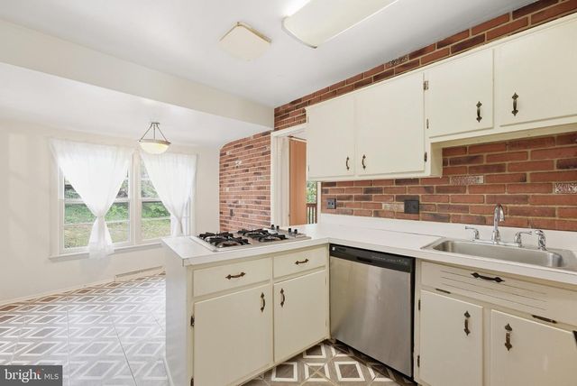 8400 BOUND BROOK LN, Alexandria, VA 22309