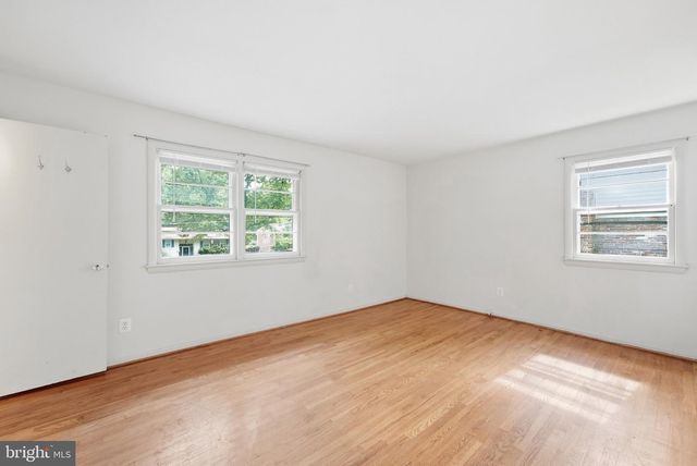 8400 BOUND BROOK LN, Alexandria, VA 22309