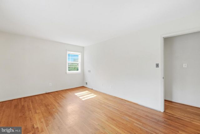 8400 BOUND BROOK LN, Alexandria, VA 22309