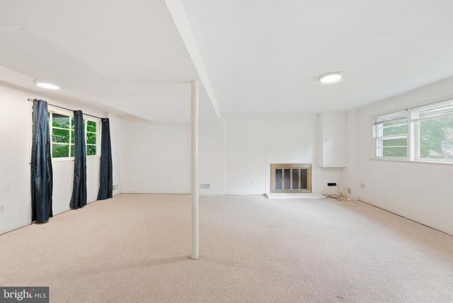 8400 BOUND BROOK LN, Alexandria, VA 22309