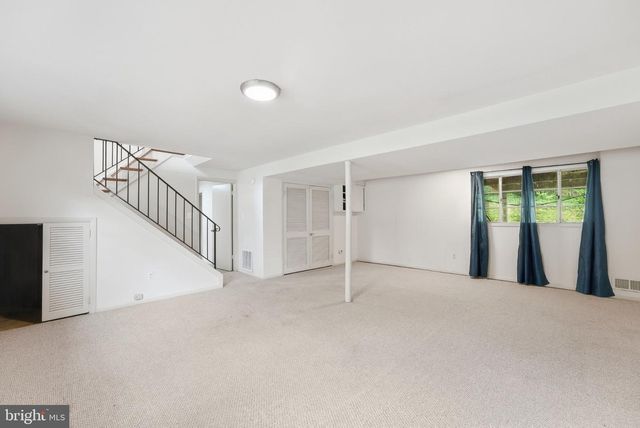 8400 BOUND BROOK LN, Alexandria, VA 22309