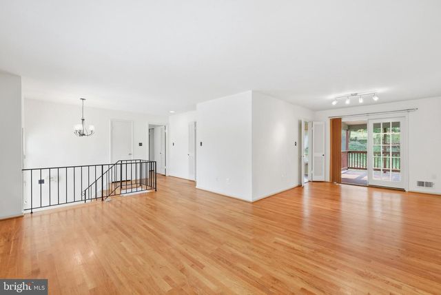 8400 BOUND BROOK LN, Alexandria, VA 22309
