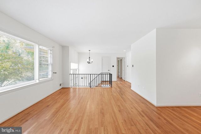 8400 BOUND BROOK LN, Alexandria, VA 22309
