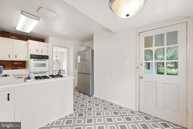 8400 BOUND BROOK LN, Alexandria, VA 22309