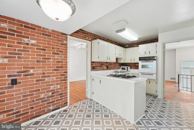 8400 BOUND BROOK LN, Alexandria, VA 22309