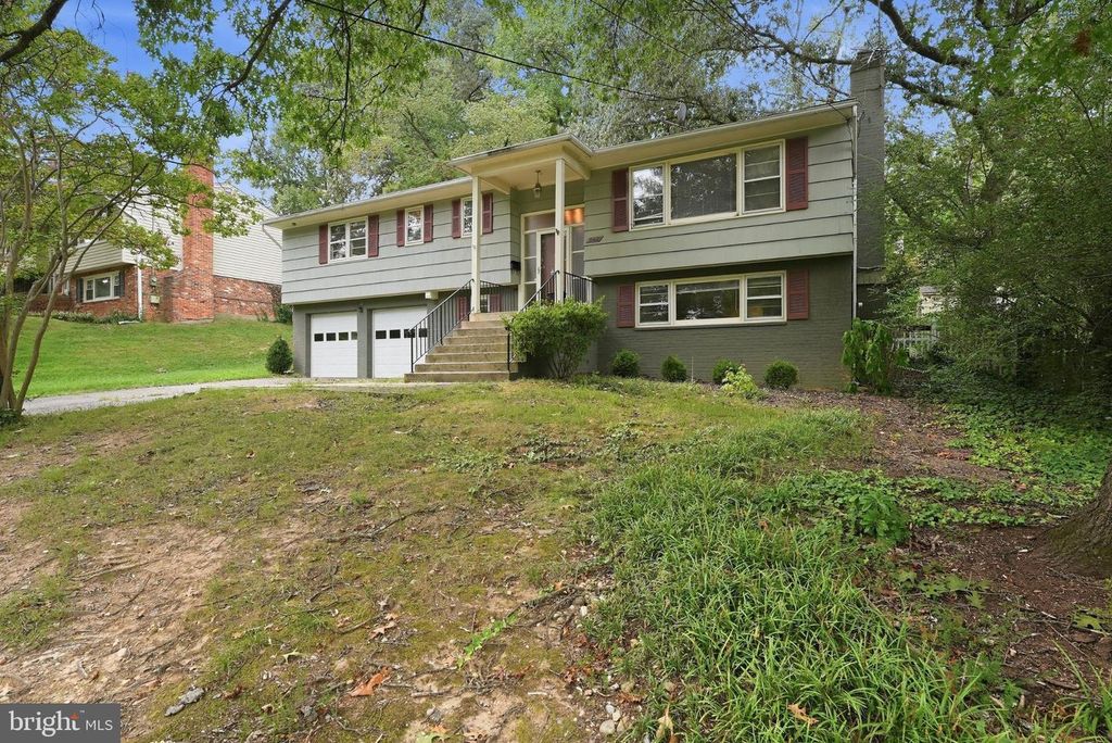 8400 BOUND BROOK LN, Alexandria, VA 22309