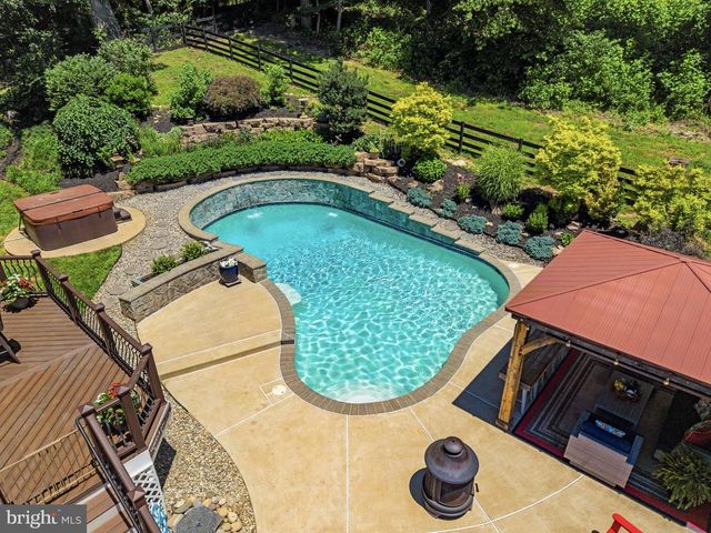 6729 BREEZY DR, Warrenton, VA 20187