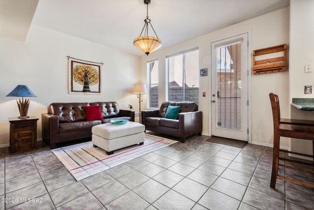 5197 E Calle Vista De Colores, Tucson, AZ 85711