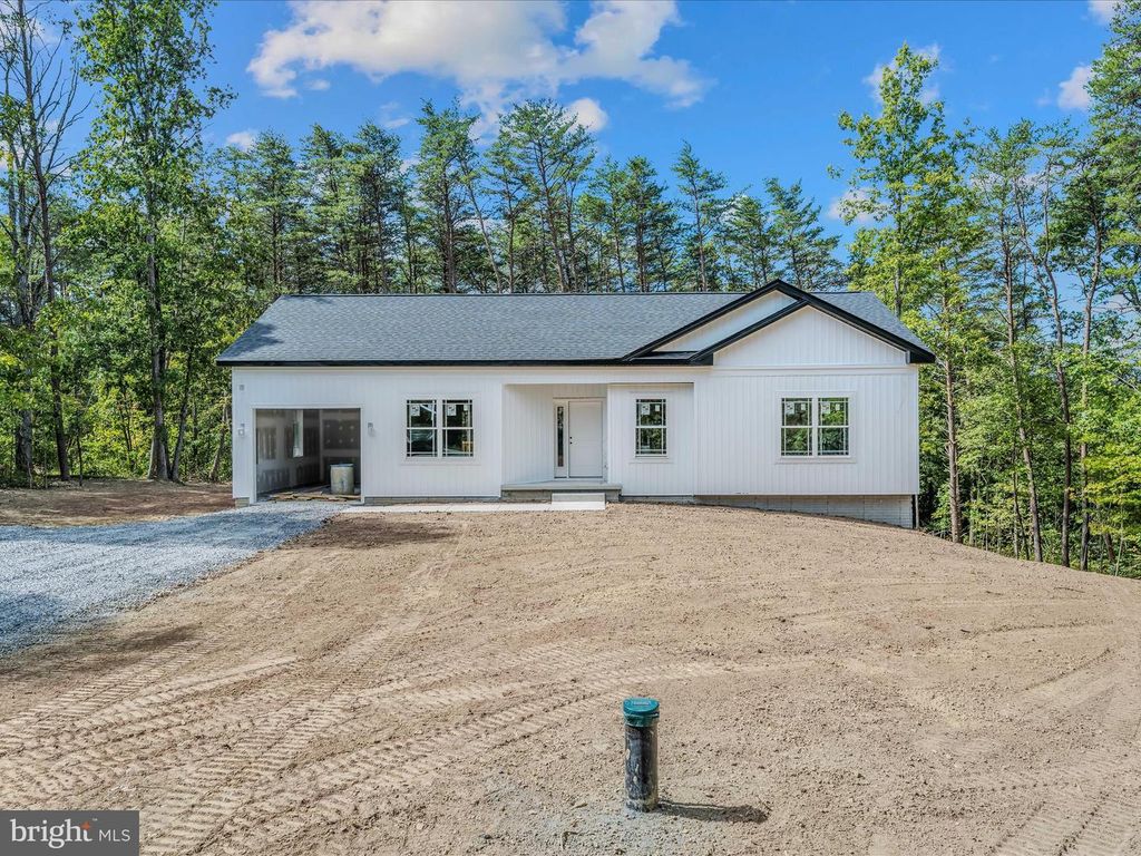 232 OAK HILL ROAD, Berkeley Springs, WV 25411