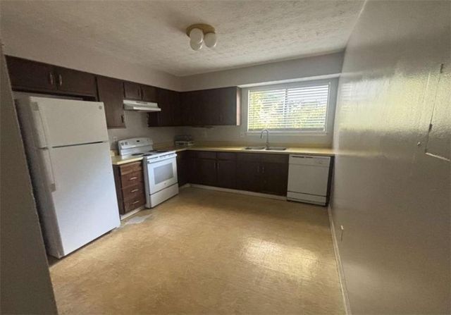 8569 Creekwood Way, Jonesboro, GA 30238