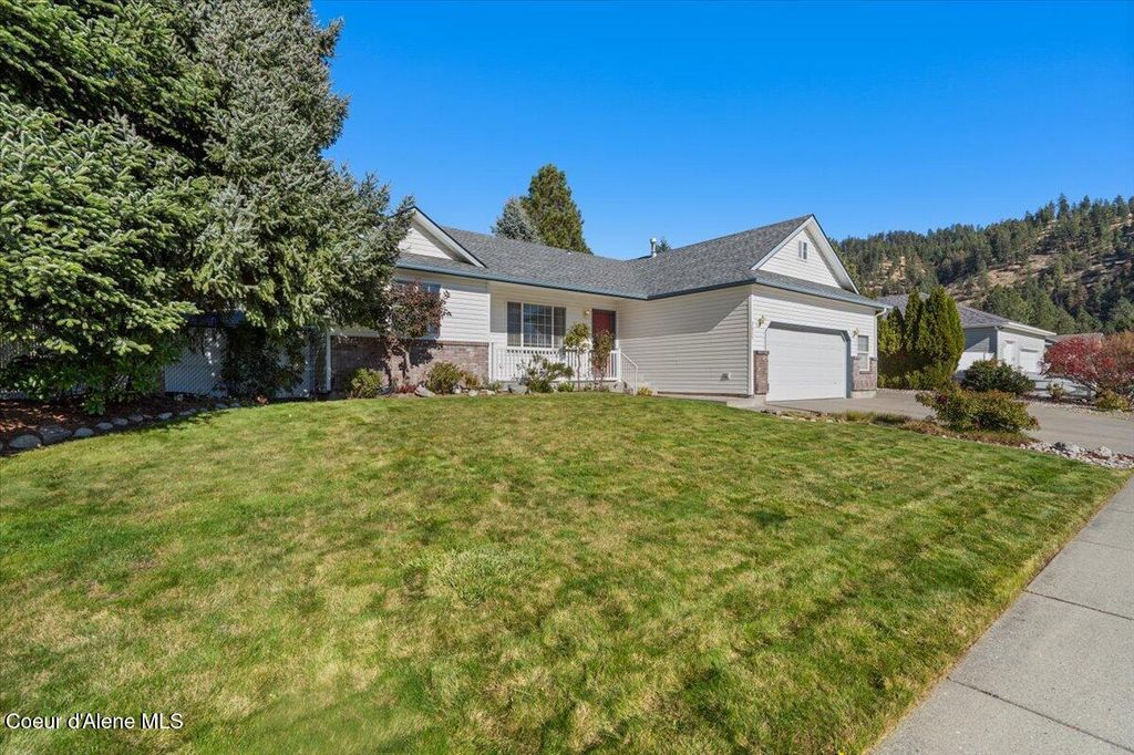2055 E BRIARLEAF AVE, Coeur d'Alene, ID 83815 photo 2