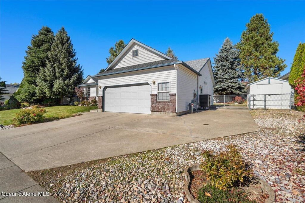 2055 E BRIARLEAF AVE, Coeur d'Alene, ID 83815 photo 3