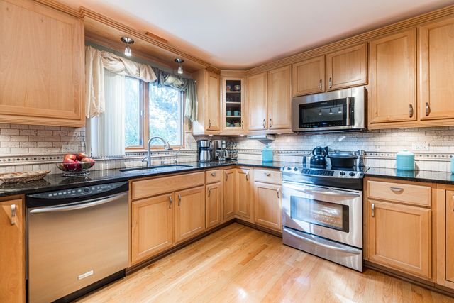 1233 Covington Drive, Lemont, IL 60439