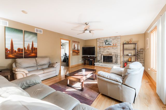 1233 Covington Drive, Lemont, IL 60439