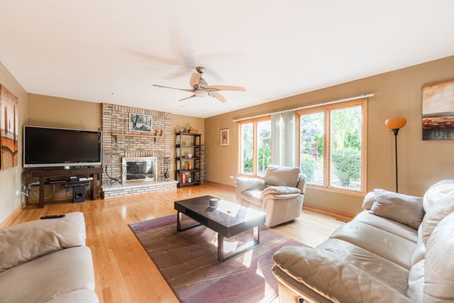 1233 Covington Drive, Lemont, IL 60439