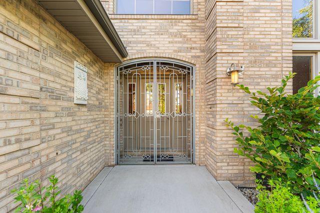 1233 Covington Drive, Lemont, IL 60439