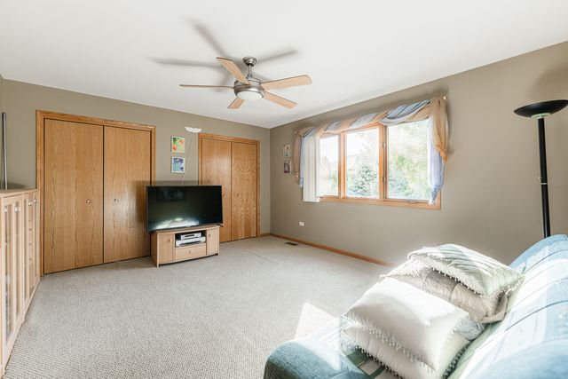 1233 Covington Drive, Lemont, IL 60439